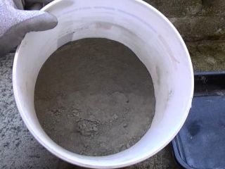 rapid setting cement in bucket