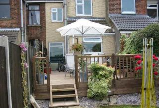 newel post outside deck