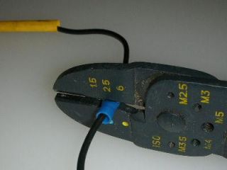 Crimping butt terminal