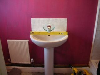 spirit level basin pedestal