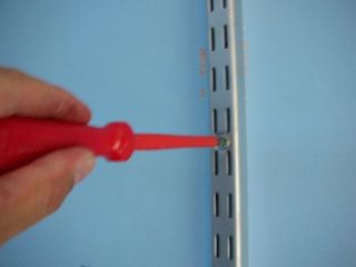 tighten screws